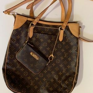 Louis Vuitton cross body sac